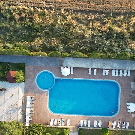 Entire 4pax , Sea View, Pool Apartment *